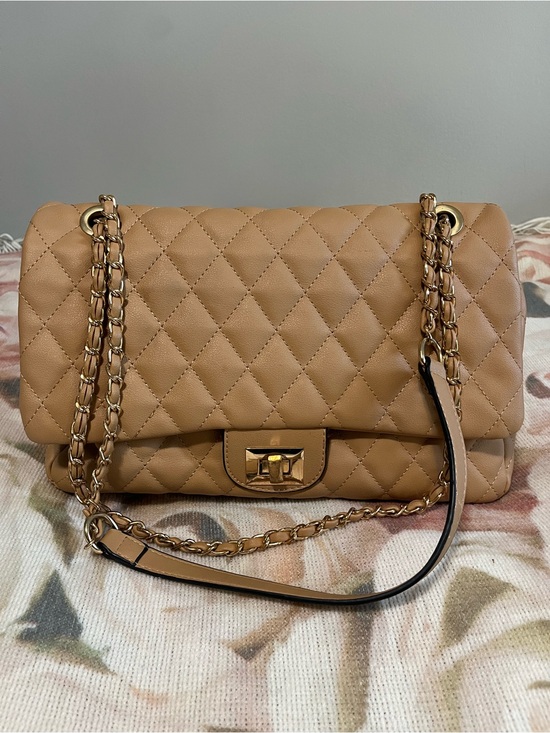 Handbags - Quilted Shoulder Bag in Beige with Chain Strap
